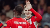 PSV vence fora de casa e impõe a terceira derrota ao Porto na Champions