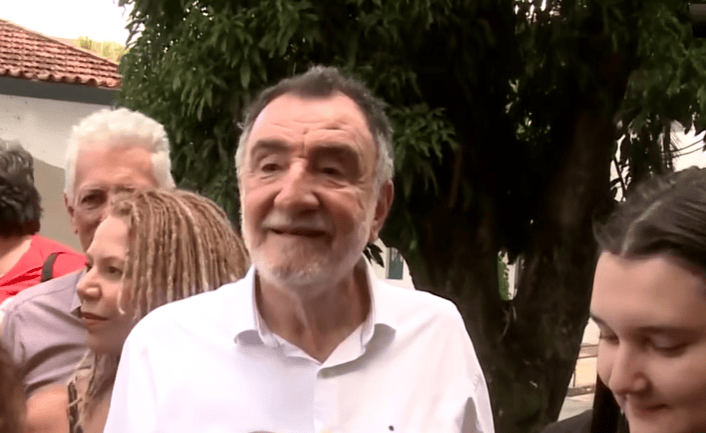 Eleições 2026: Patrus Ananias vota em Belo Horizonte