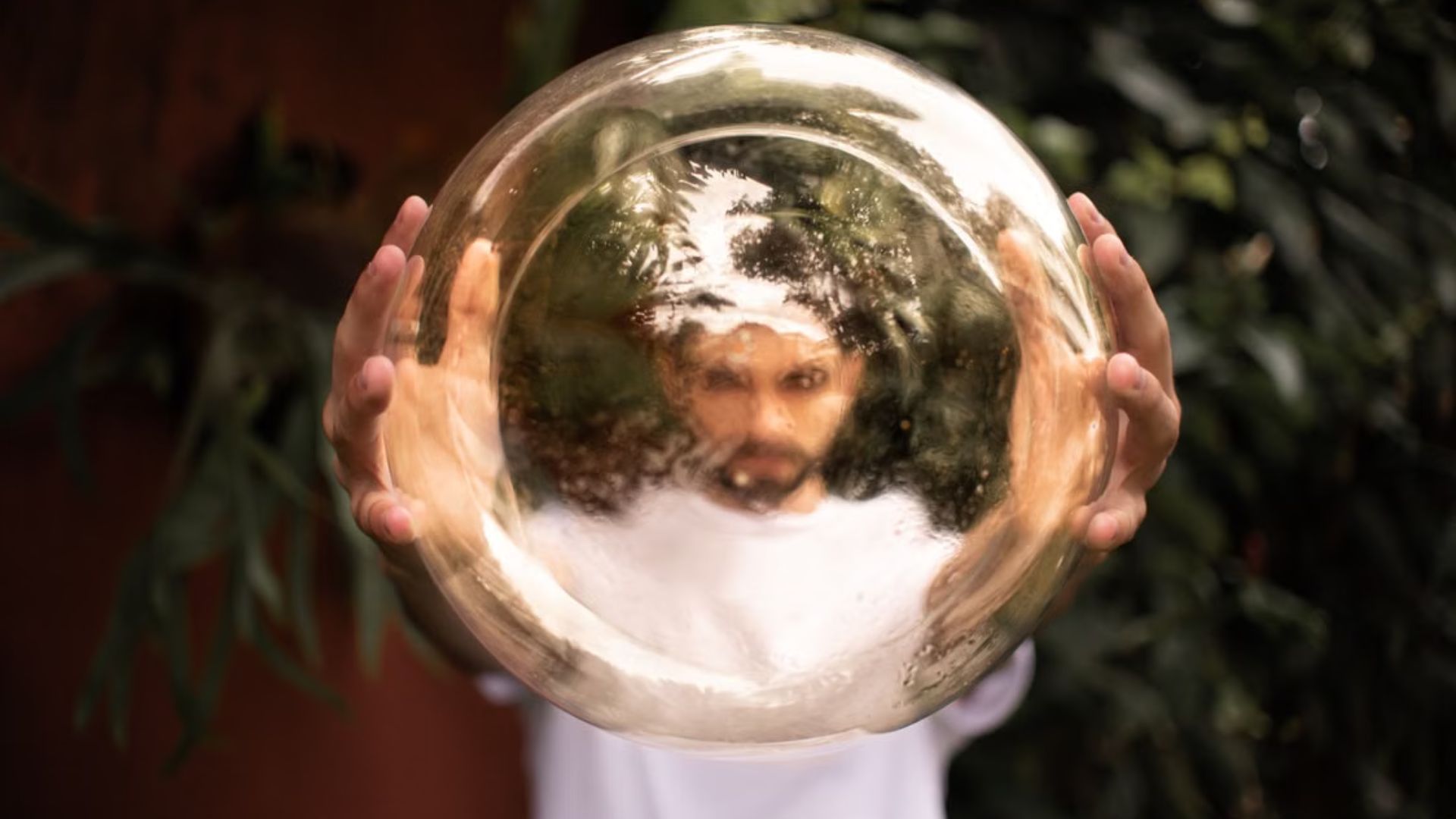 Por que pessoas verdadeiramente inteligentes não têm medo de mudar de ideia? A psicologia revela o hábito mental por trás da empatia