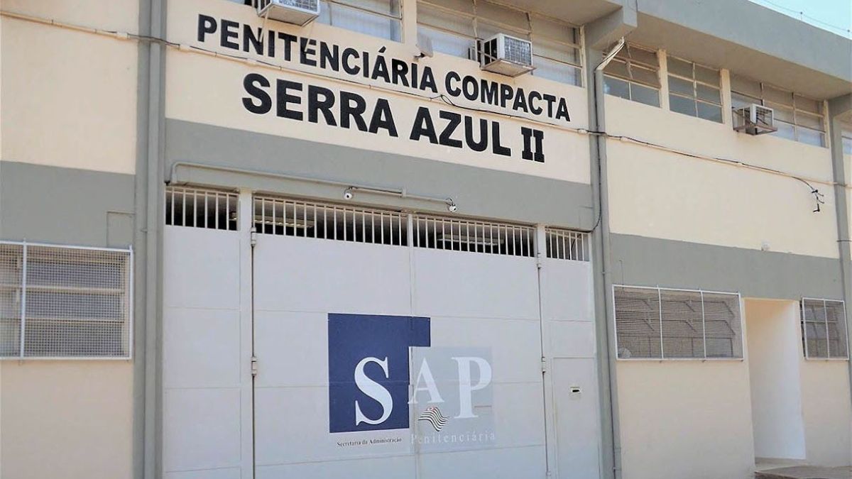 Vídeo: Homem com faca na mão avança contra PMs e é baleado em Osasco