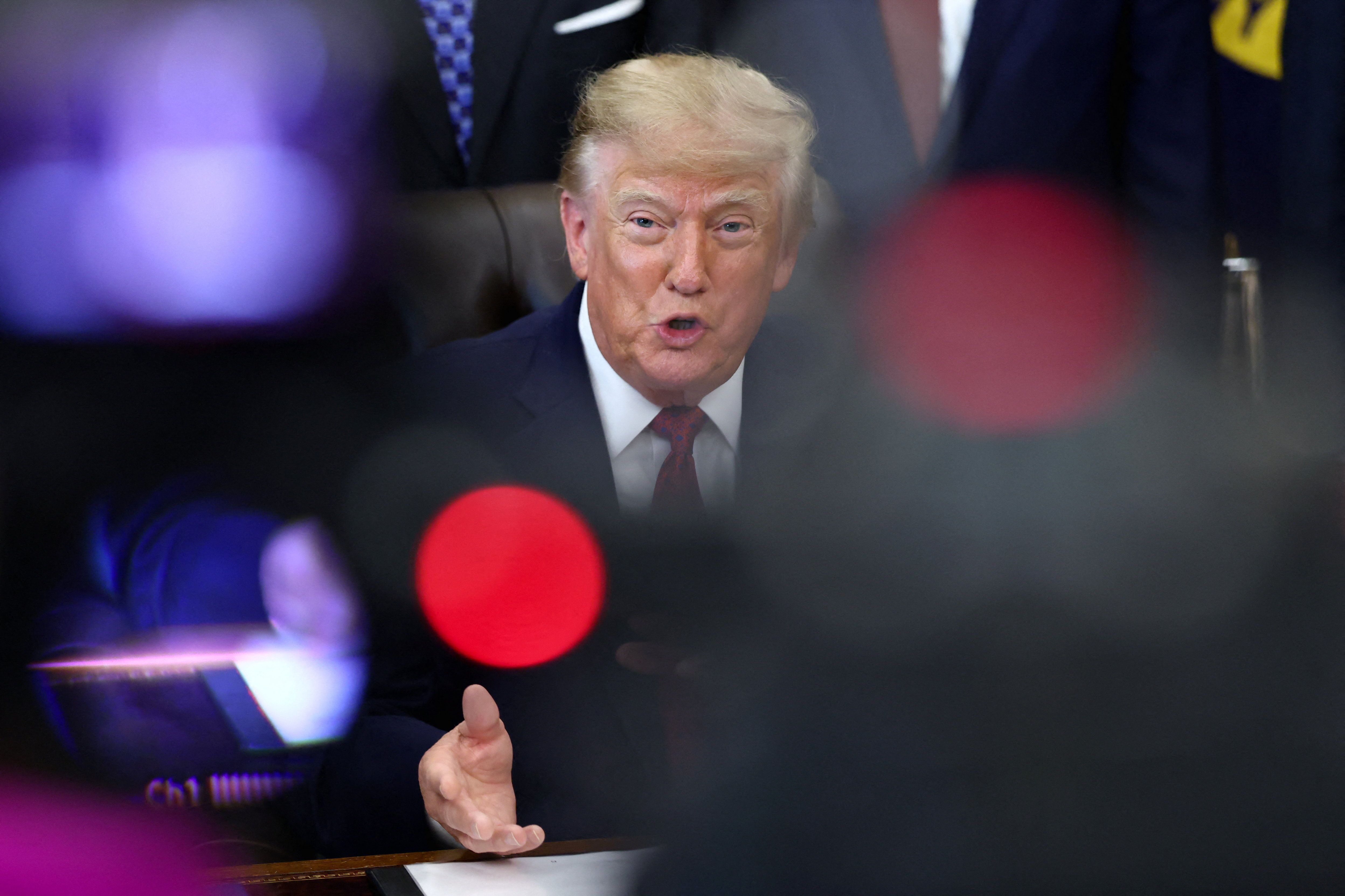 Presidente dos EUA, Donald Trump, discursa no Salão Oval da Casa Branca 30 de setembro de 2026 REUTERS/Kevin Lamarque • REUTERS
