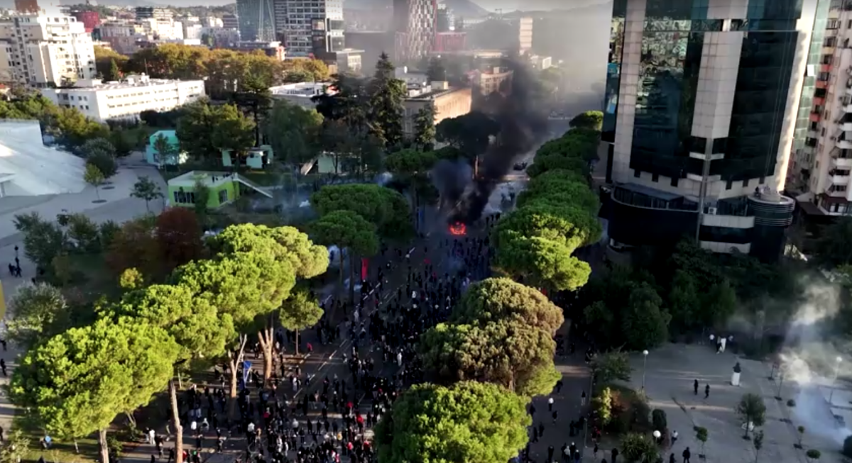 Manifestante perde a mão em protesto perto de Lyon, na França