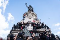 França impõe toques de recolher após onda de protestos com violência