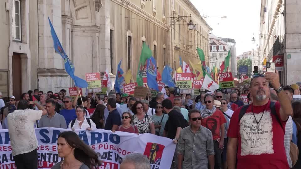 Protesto em Lisboa reúne milhares contra crise na habitação em Portugal