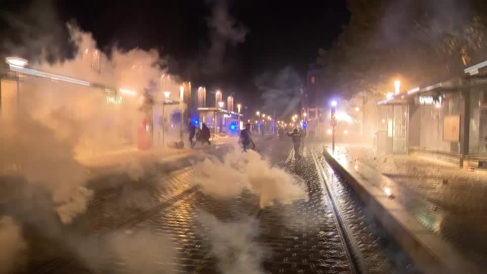Protestos estudantis eclodem na Bélgica , resultando em confrontos e prisões.