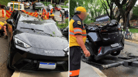 Chuvas em SP: Árvore cai e esmaga carro na avenida 23 de Maio