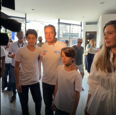 RENAN FILHO (MDB) durante votação em Alagoas