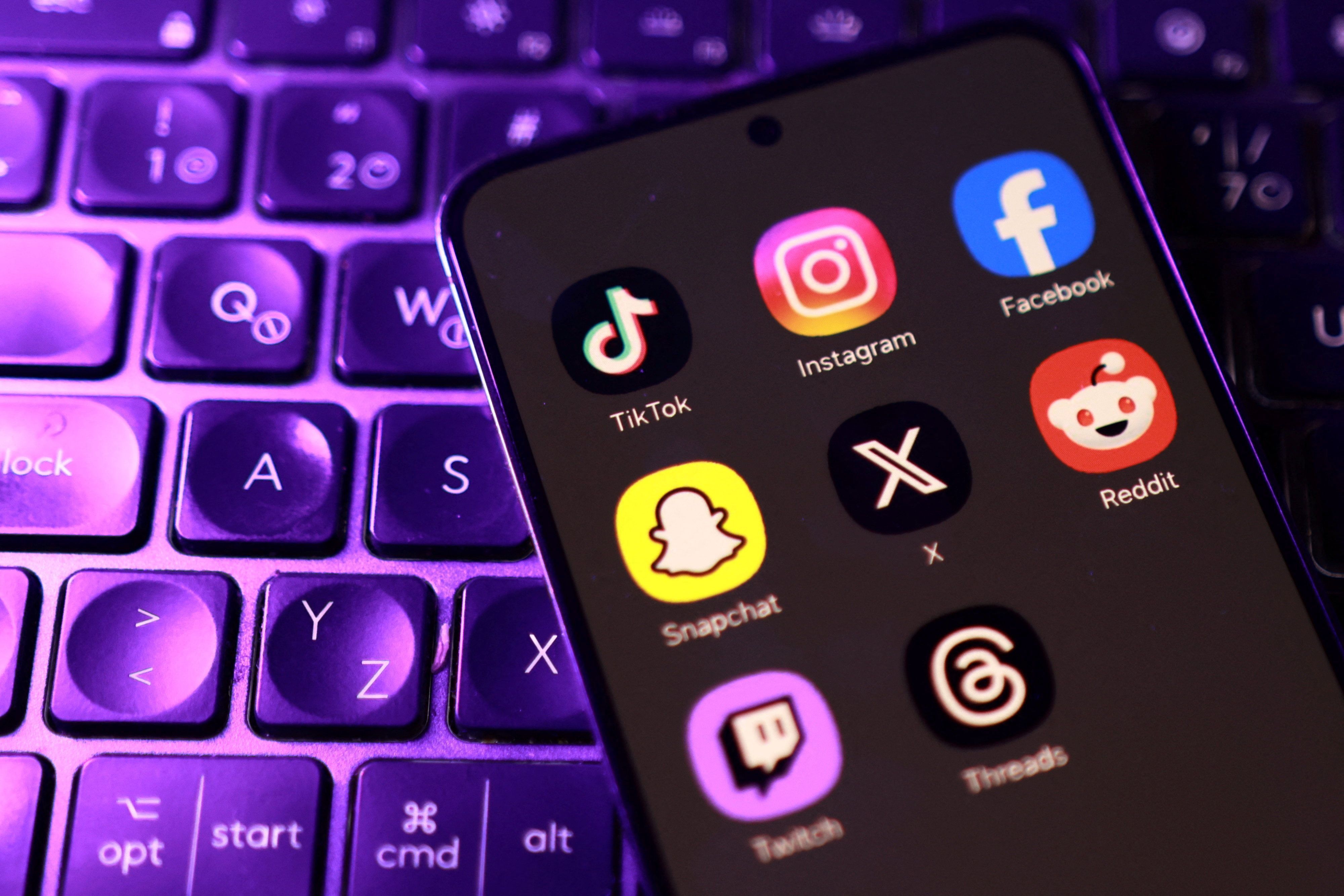 Redes sociais prejudicam democracia ao espalharem boatos, diz pesquisa