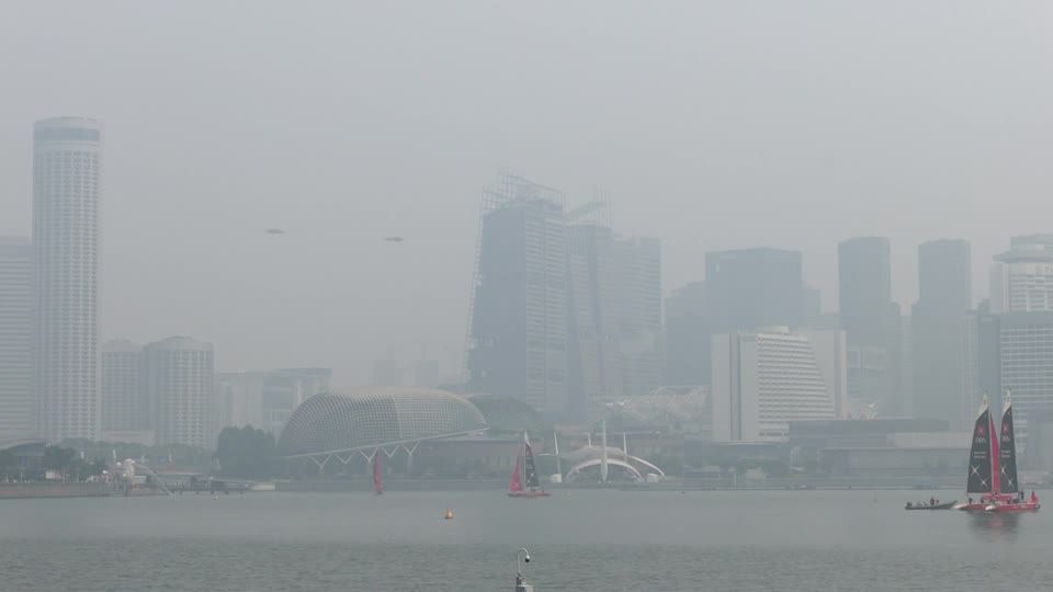 Singapura coberta por fumaça devido a incêndios na Indonésia