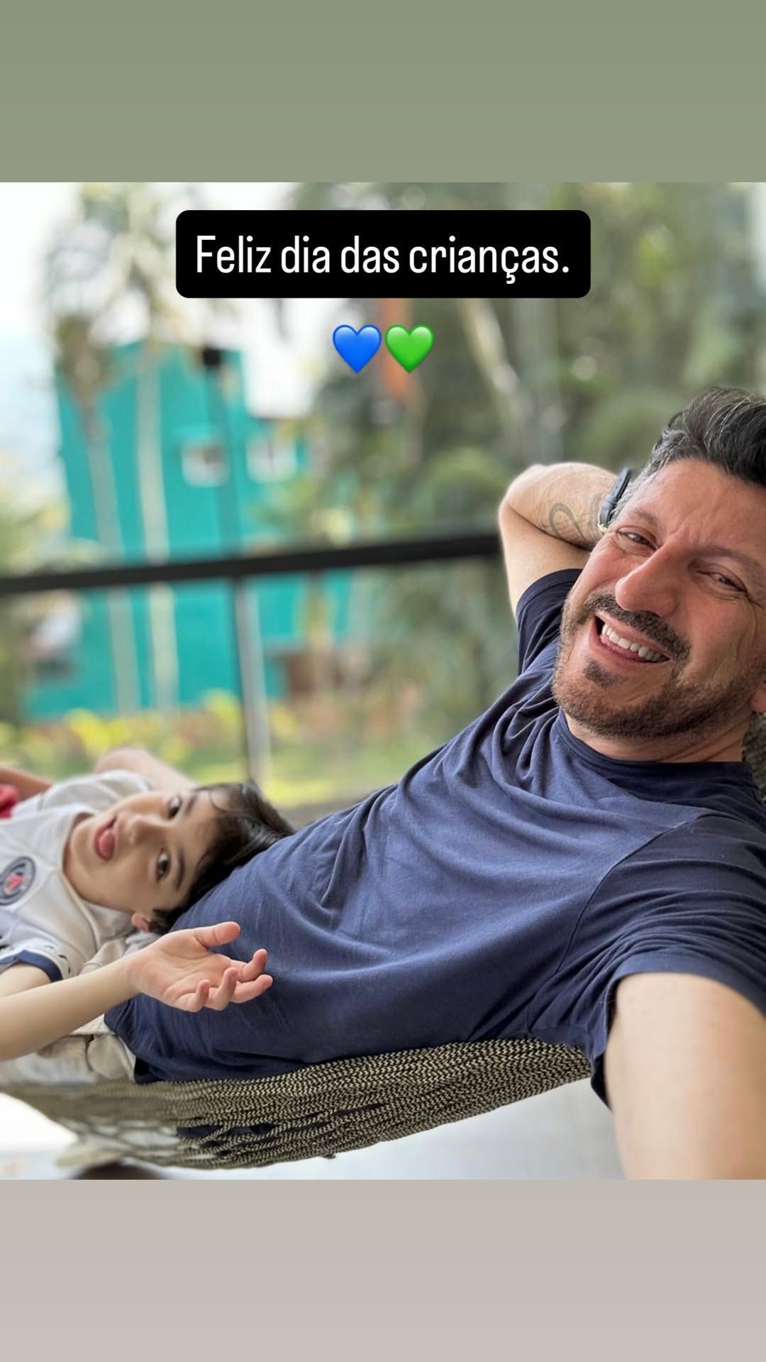 Mila Seidl, viúva de Lito Sousa, posta foto inédita do influenciador junto ao filho, Malone • Instagram/Mila Seidl