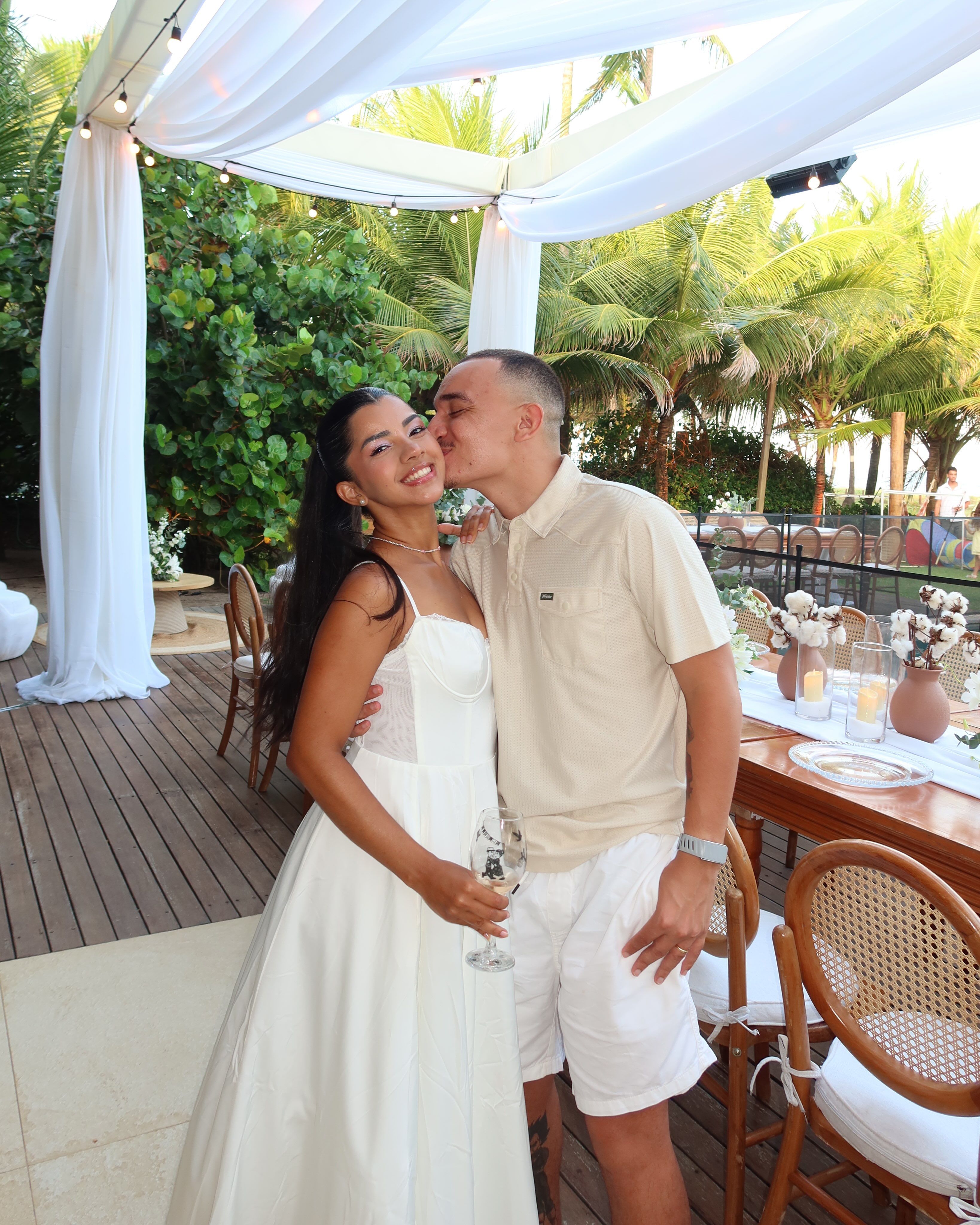 João Gomes e Ary Mirelle comemorando as bodas de algodão • Reprodução/redes sociais