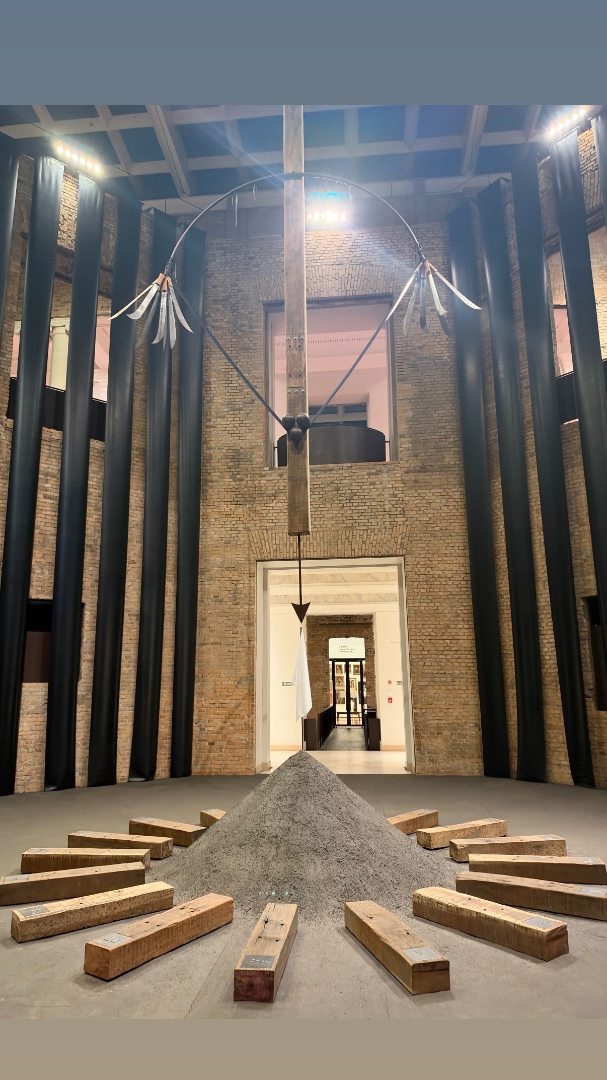 RM visita a Pinacoteca de São Paulo • Instagram/RM