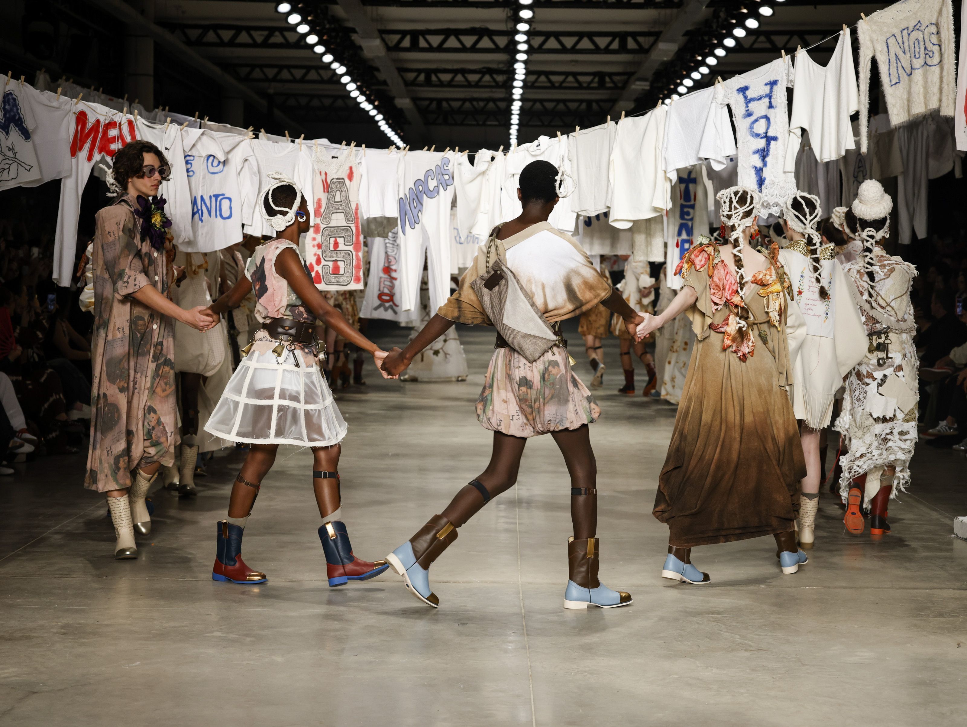 Sou de Algodãoo + Ronaldo Fraga no SPFW N61 SPFW N61 • Ze Takahashi/ @agfotosite