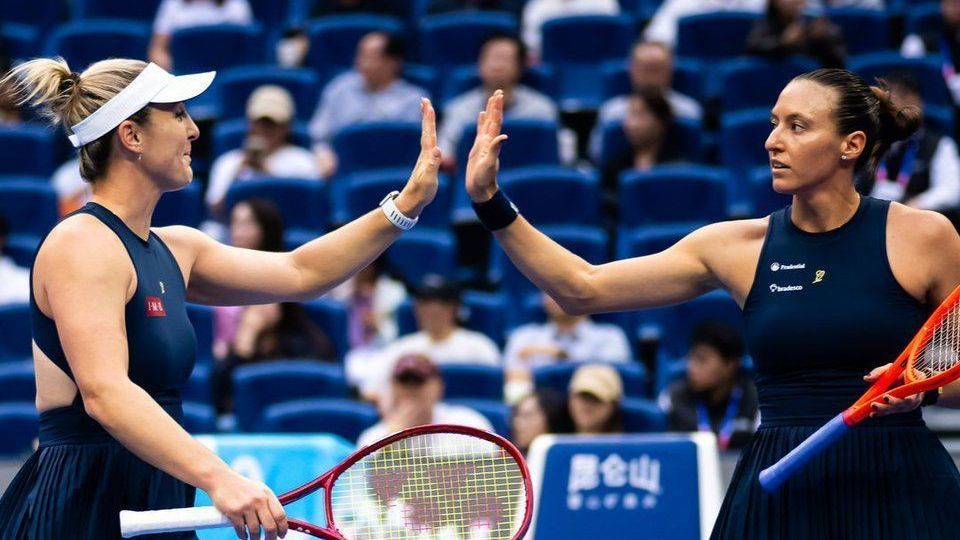 Stefani e Dabrowski vencem e vão à final do WTA 1000 de Wuhan