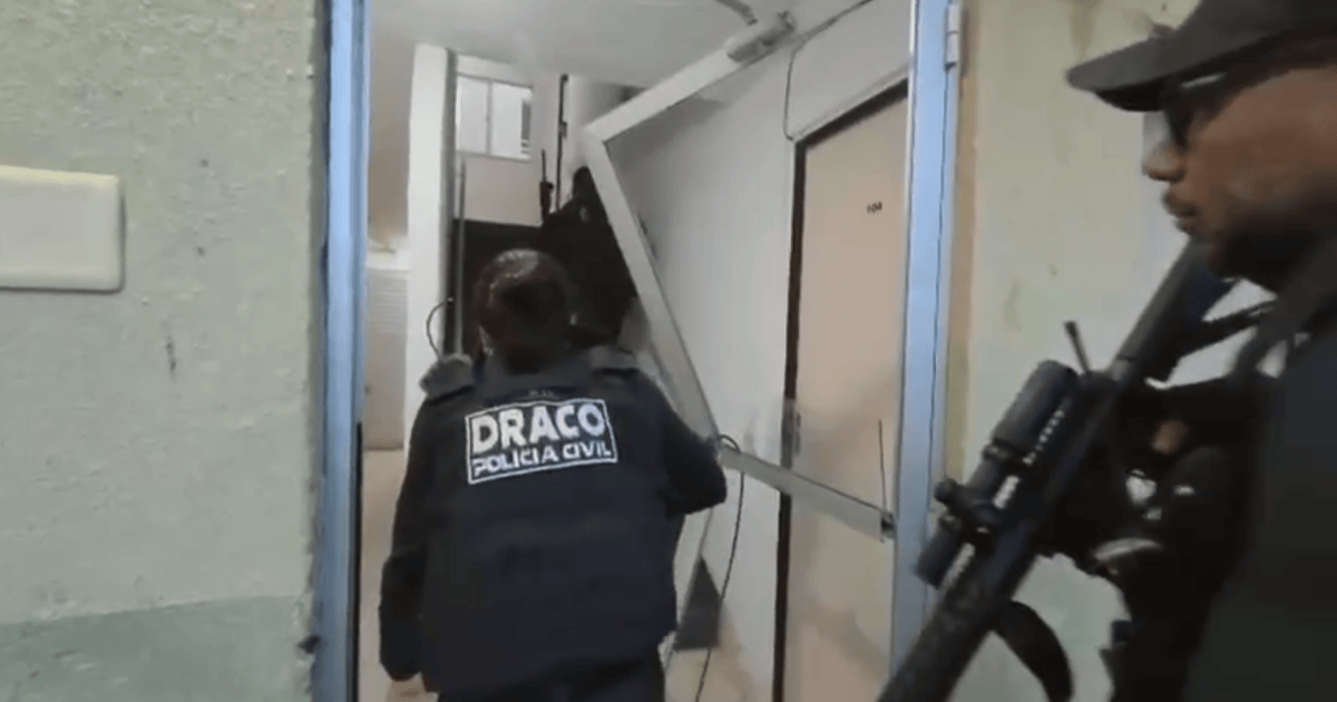 Operação mira milícia de “Juninho Varão” por extorsão a moradores no RJ