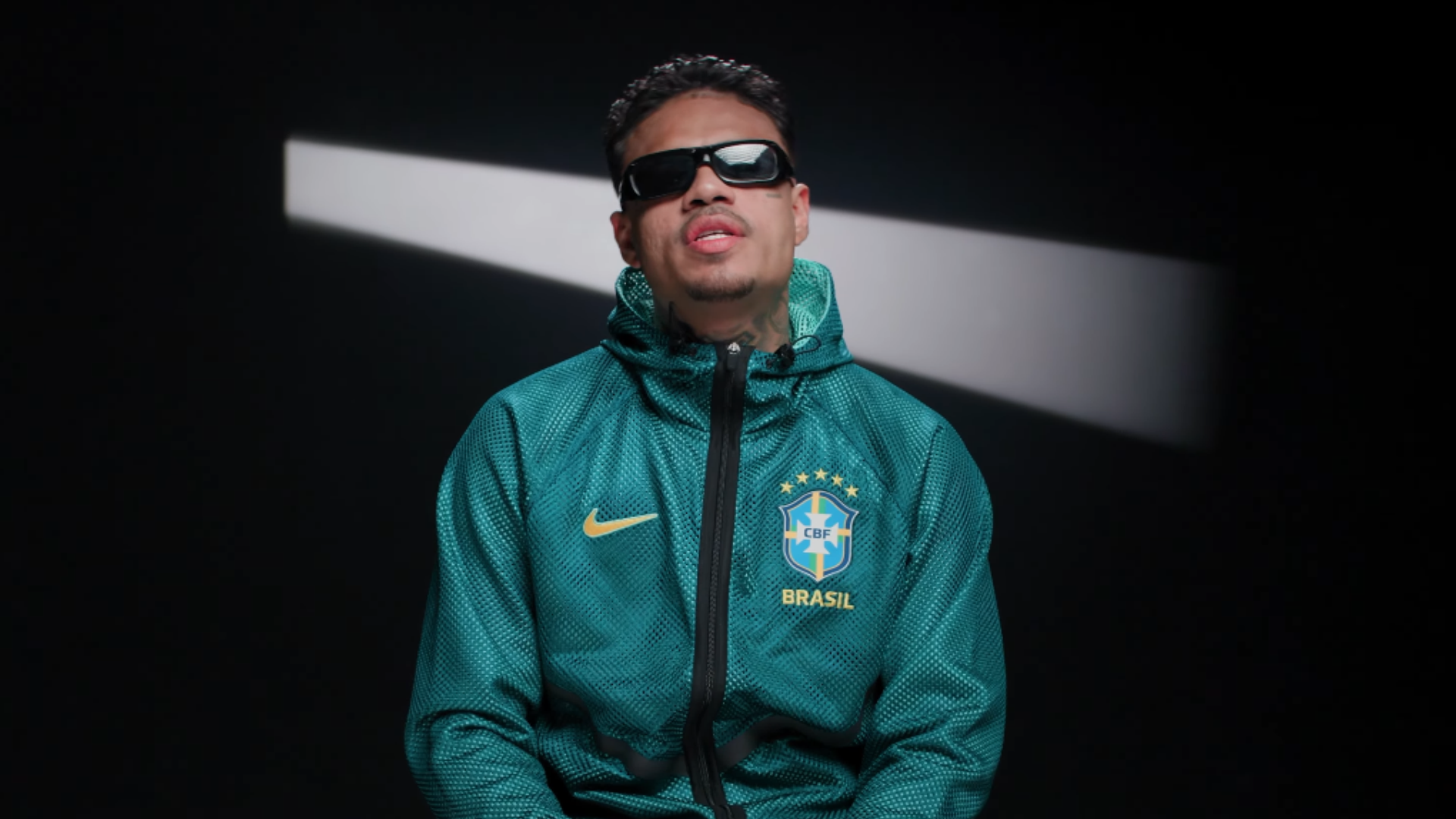 O cantor MC Cabelinho em vídeo