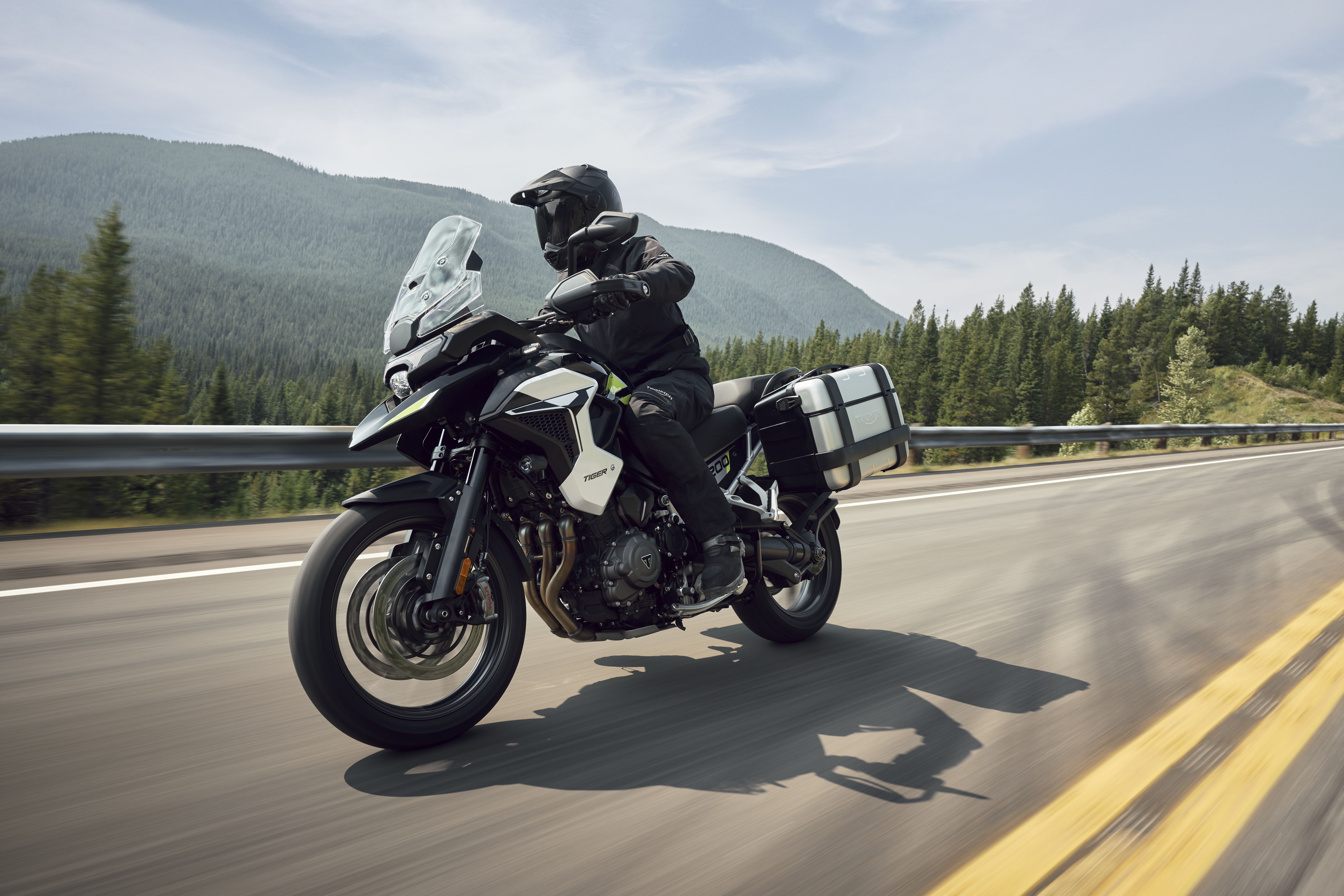 Nova Triumph Tiger 1200 chega com 158 cv e foca no torque em baixo giro
