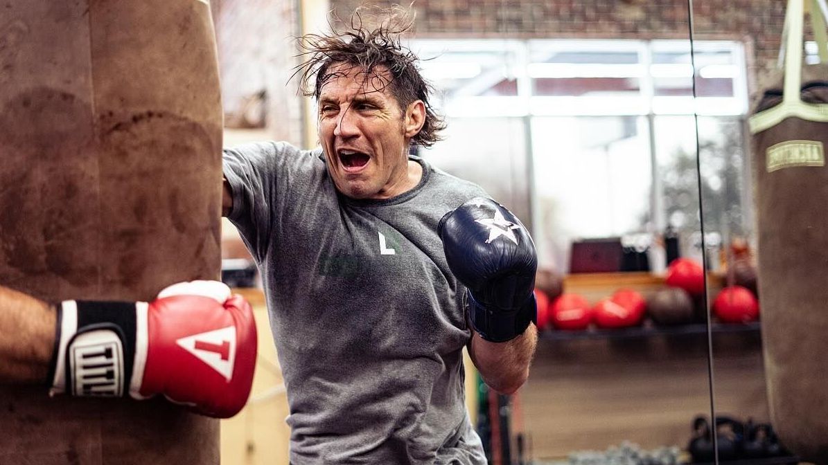 Imagem de destaque do post: Ex-lutador do UFC é atingido por três tiros durante emboscada na África