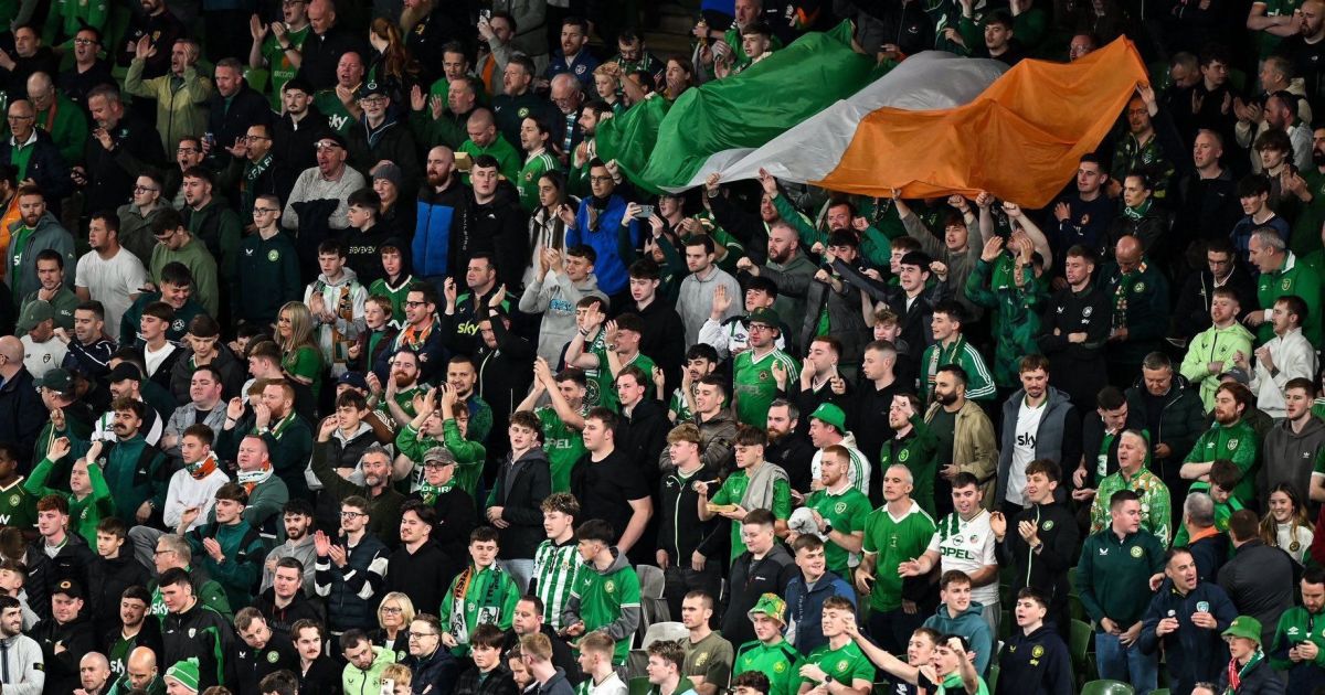Irlanda x Áustria é interrompido por manifestantes pró-Palestina