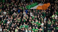 Irlanda x Áustria é interrompido por manifestantes pró-Palestina