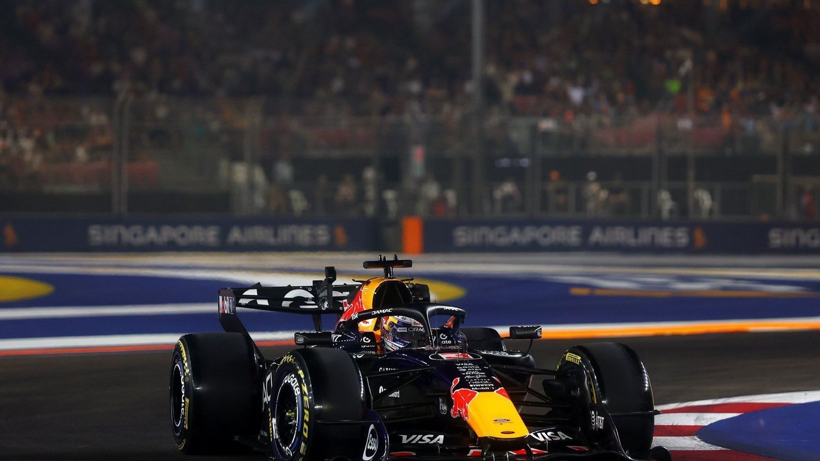 Fórmula 1: Verstappen supera Russell e garante pole da sprint em Singapura