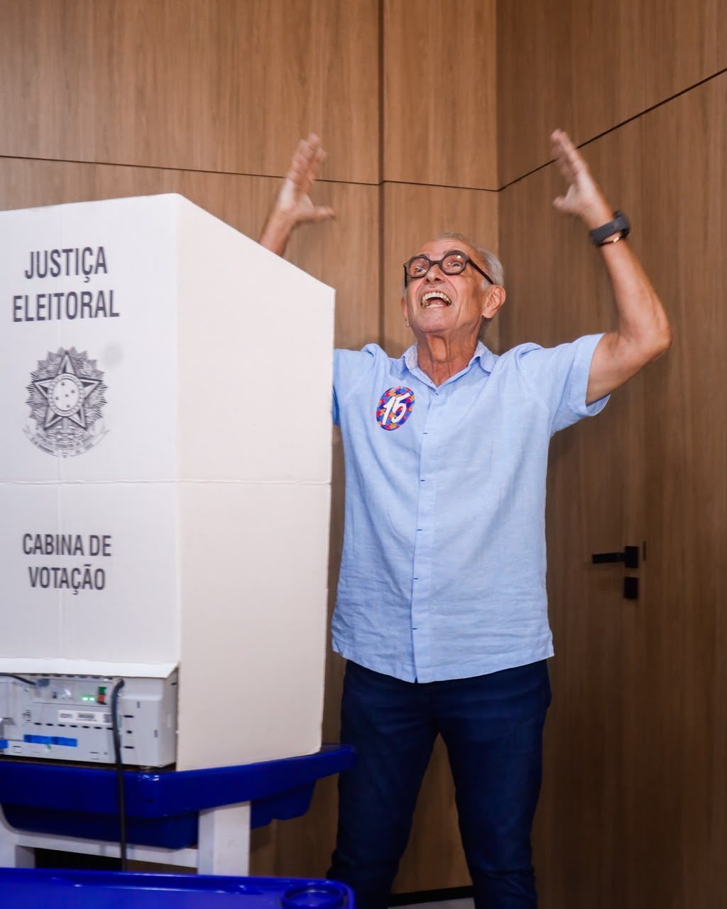 Cícero Lucena (MDB) votou por volta das 10h15 desse domingo (4) • Divulgação/Cícero Lucena