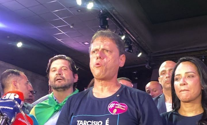 Tarcísio agradece Bolsonaro e diz que SP será decisivo para Flávio