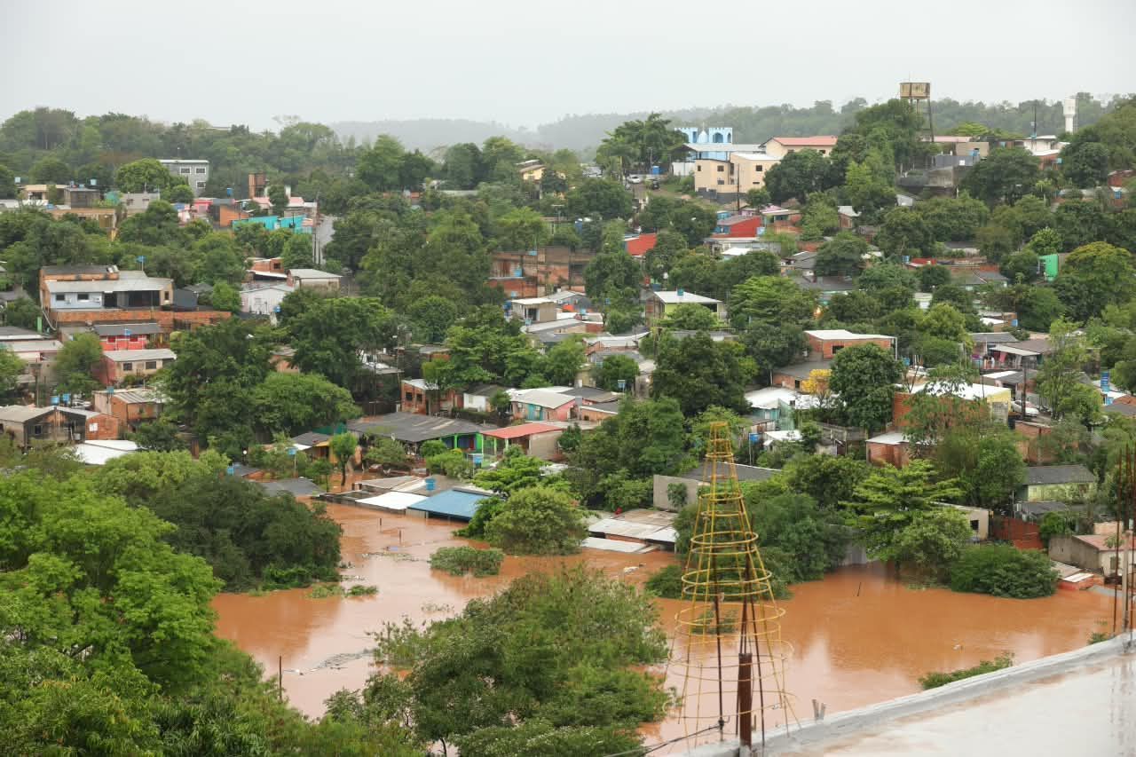 Áreas inundadas pela alta do rio Paraná