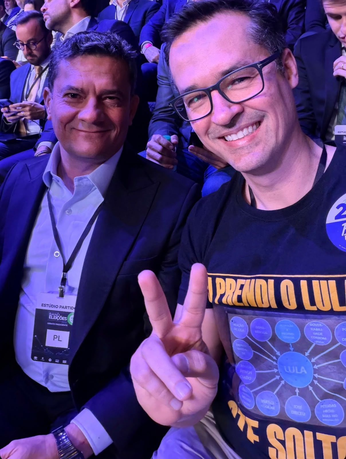 Sérgio Moro e Deltan Dallagnol nos bastidores do debate de segundo turno da TV Bandeirantes • Reprodução Instagram