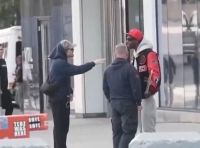 Harry Styles é visto discutindo com homem na rua