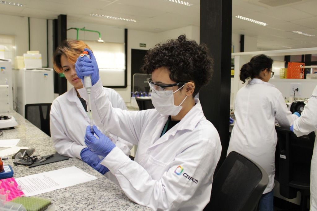 Microscópio eletrônico de transmissão 