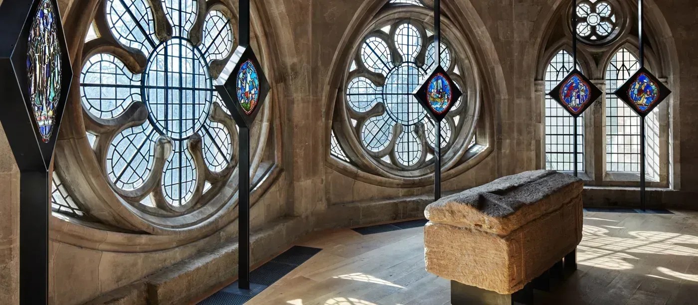 Esqueleto encontrado na Abadia de Westminster está próximo de ter identidade revelada
