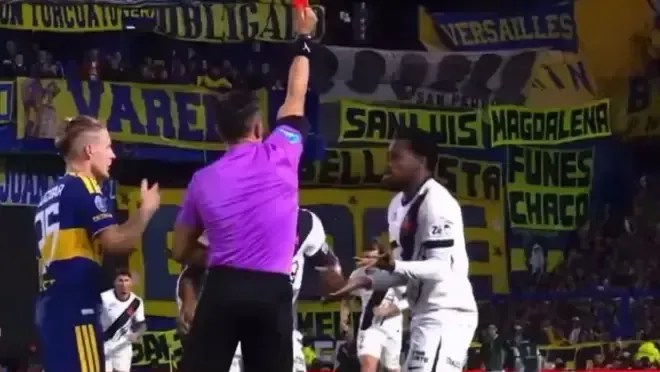 Andres Gomez E Expulso Apos Empurrar O Arbitro E Desfalcara Vasco Na Volta