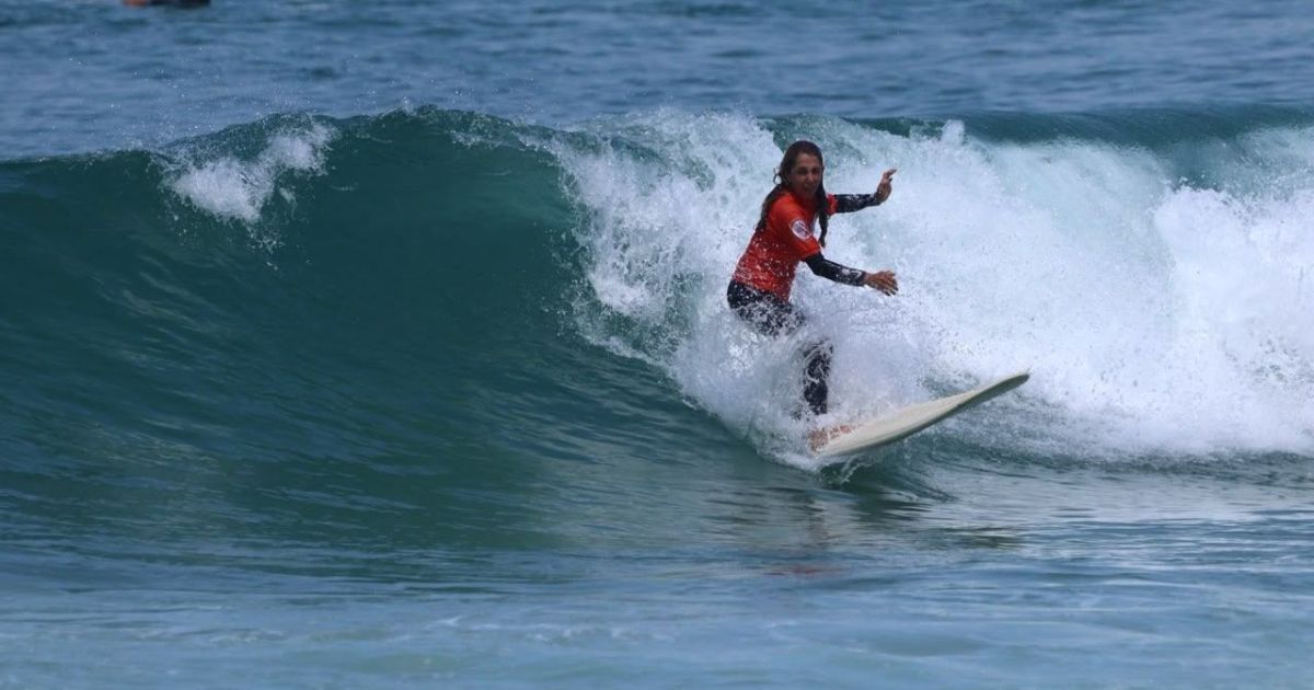 Aos 62 anos, surfista conquista ouro e planeja disputar novas competições