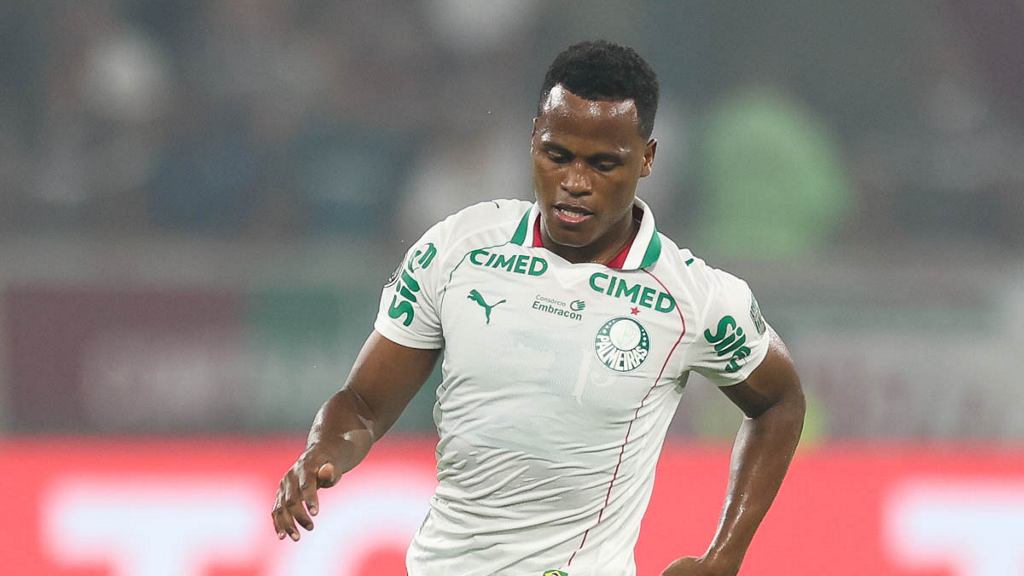 Imagem de destaque do post: Arias minimiza vaias da torcida do Fluminense e dispara: "Têm amnésia"
