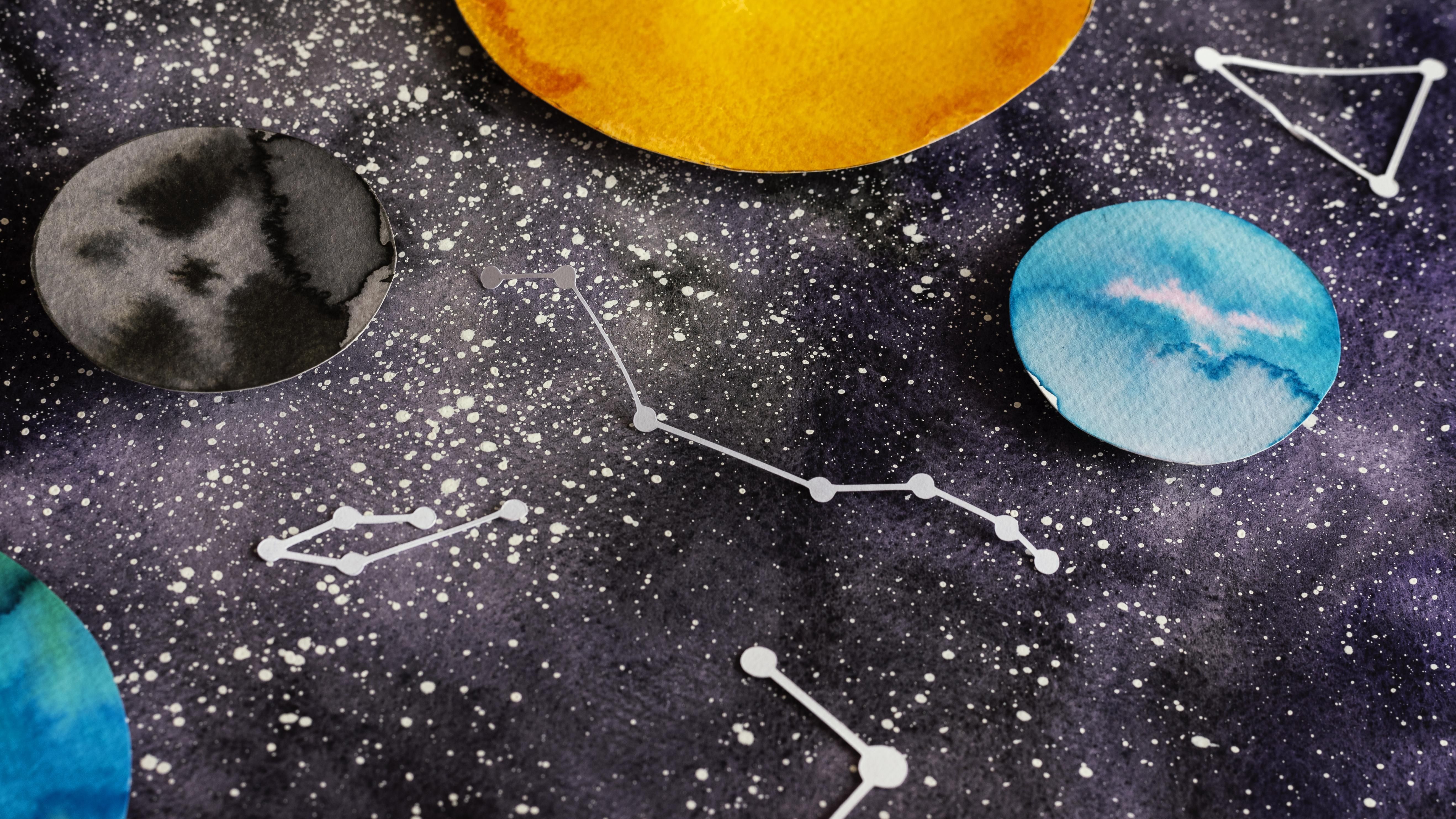 Imagem de galáxia com planetas e constelações astrológicas