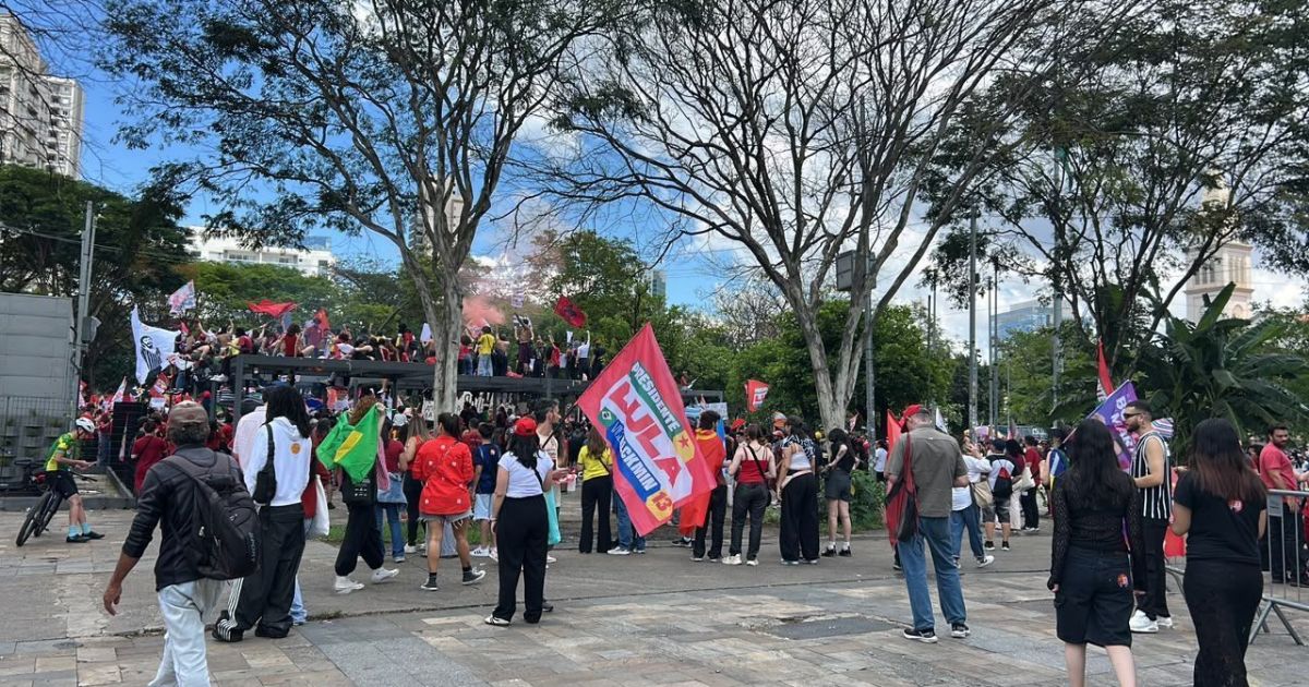 Manifestantes se reúnem em atos pró-Lula neste domingo (18)