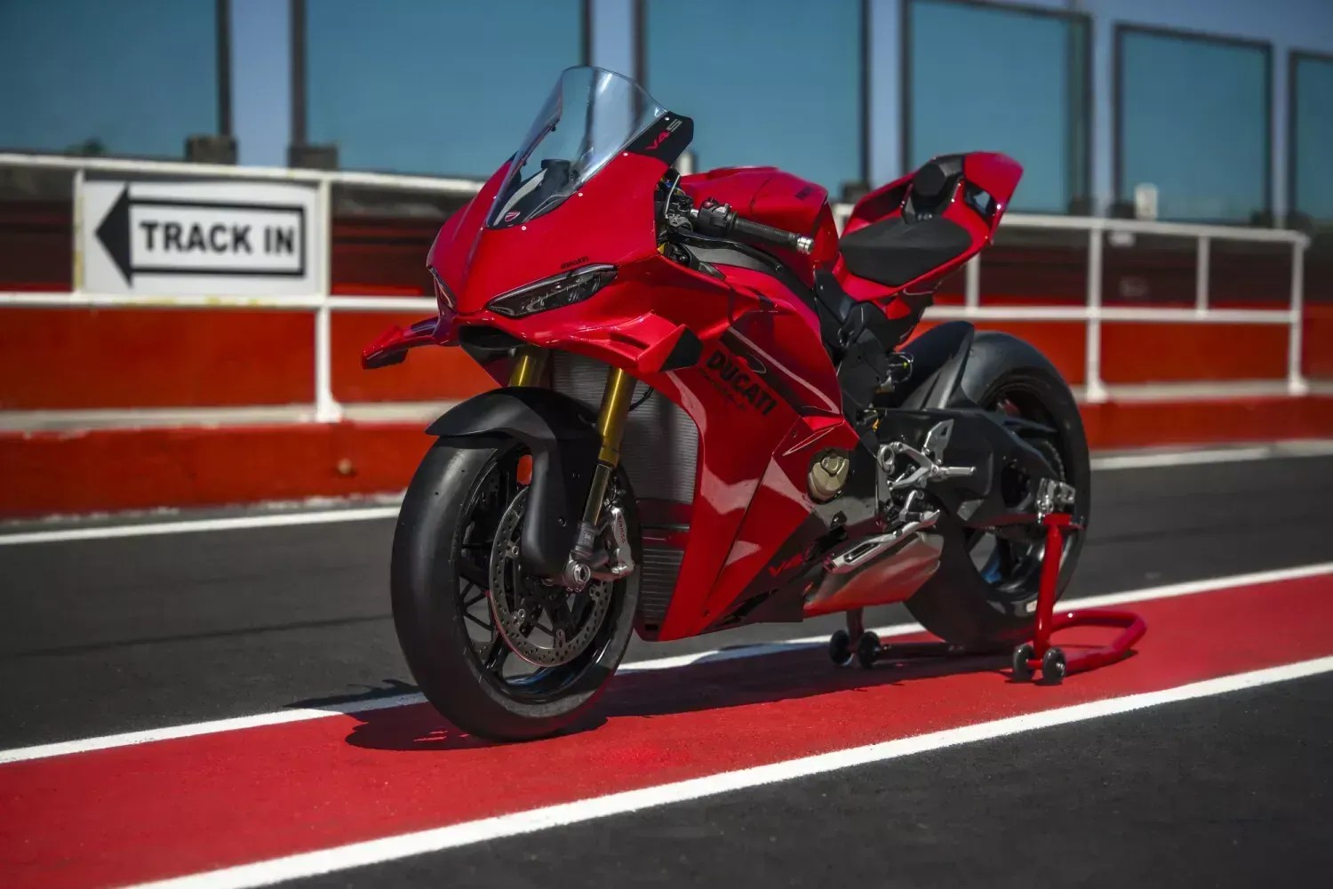 Ducati Panigaale V4 2027 vem com 218 cv, quadro dianteiro mais flexível e novos controles de freio-motor e chega em março de 2027, apenas na Europa • Divulgação Ducati