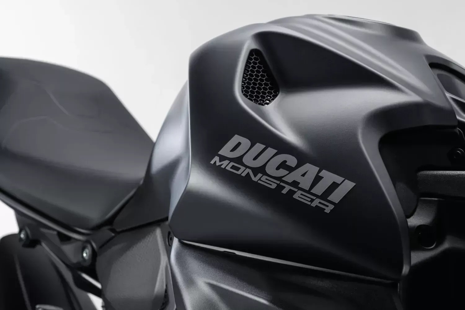 Ducati Monster Dark resgata estética original do modelo; saiba mais