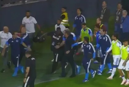 Artur Jorge se envolve em confusão em Red Bull Bragantino x Cruzeiro