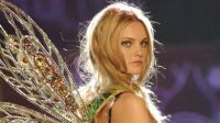 Após 17 anos, Carol Trentini volta ao Victoria's Secret Fashion Show