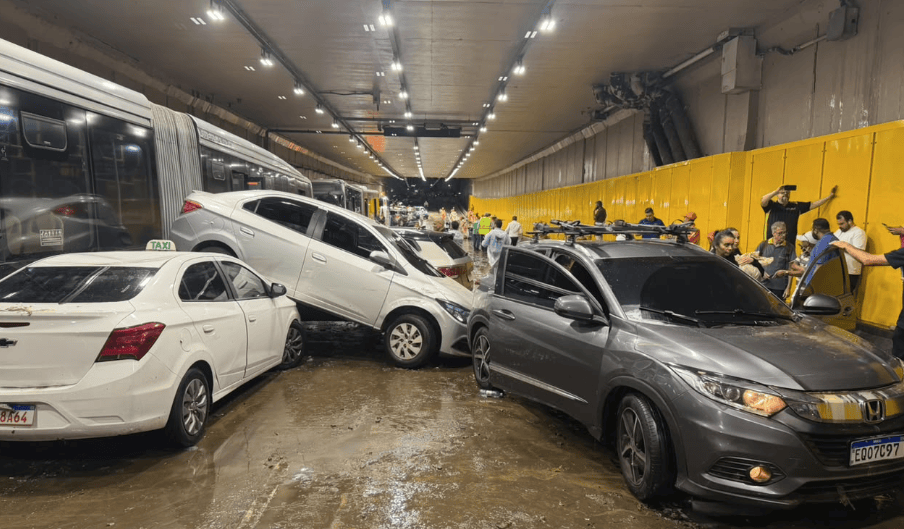 Chuva Forte Provoca Grande Congestionamento Na Cidade De Sao Paulo