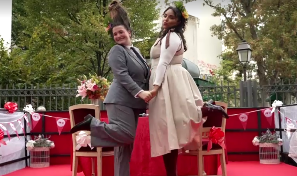 Cerimônia de casamento reversa: tradição anual celebra a desunião entre parceiros em bairro na França