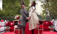 Cerimônia de casamento reversa: tradição anual celebra a desunião entre parceiros em bairro na França