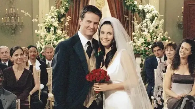 Família de Matthew Perry teria se emocionado com casamento em “Friends”