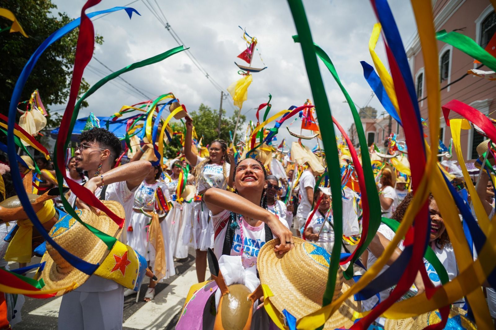 pessoas celebram a festa do Círio de Nazaré em Belém do Pará