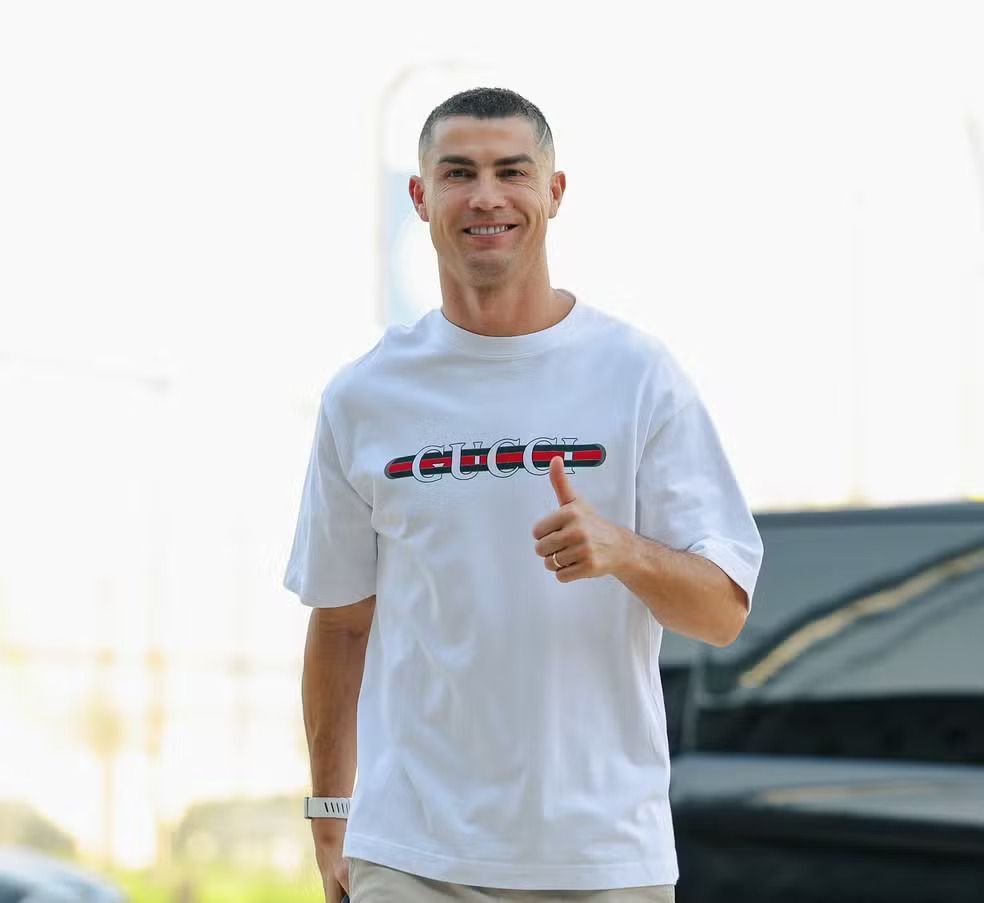 Cristiano Ronaldo se reapresenta ao Al-Nassr com novo visual após polêmica