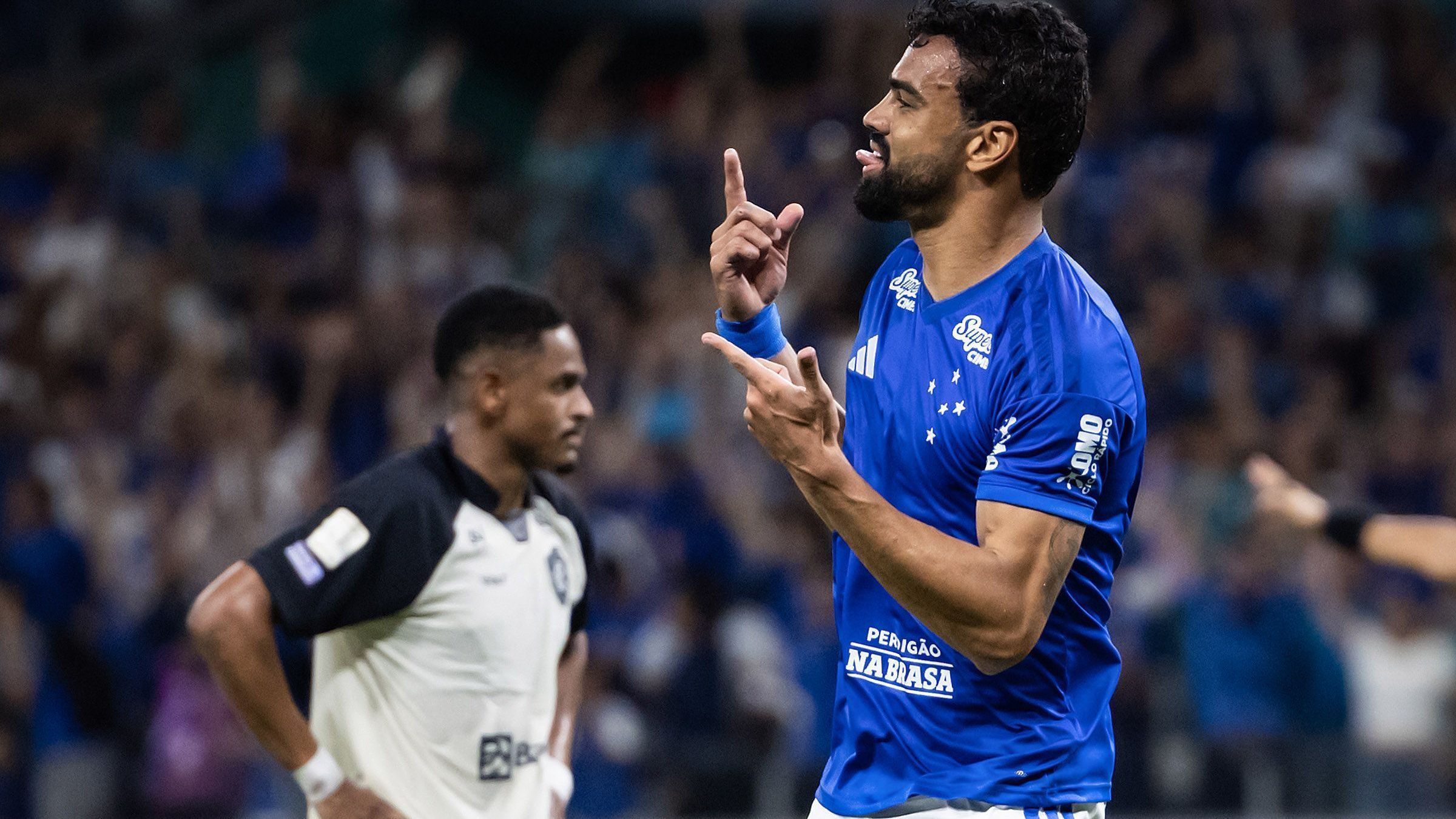 Fabrício Bruno "desencanta" e faz primeiro gol pelo Cruzeiro em 2026