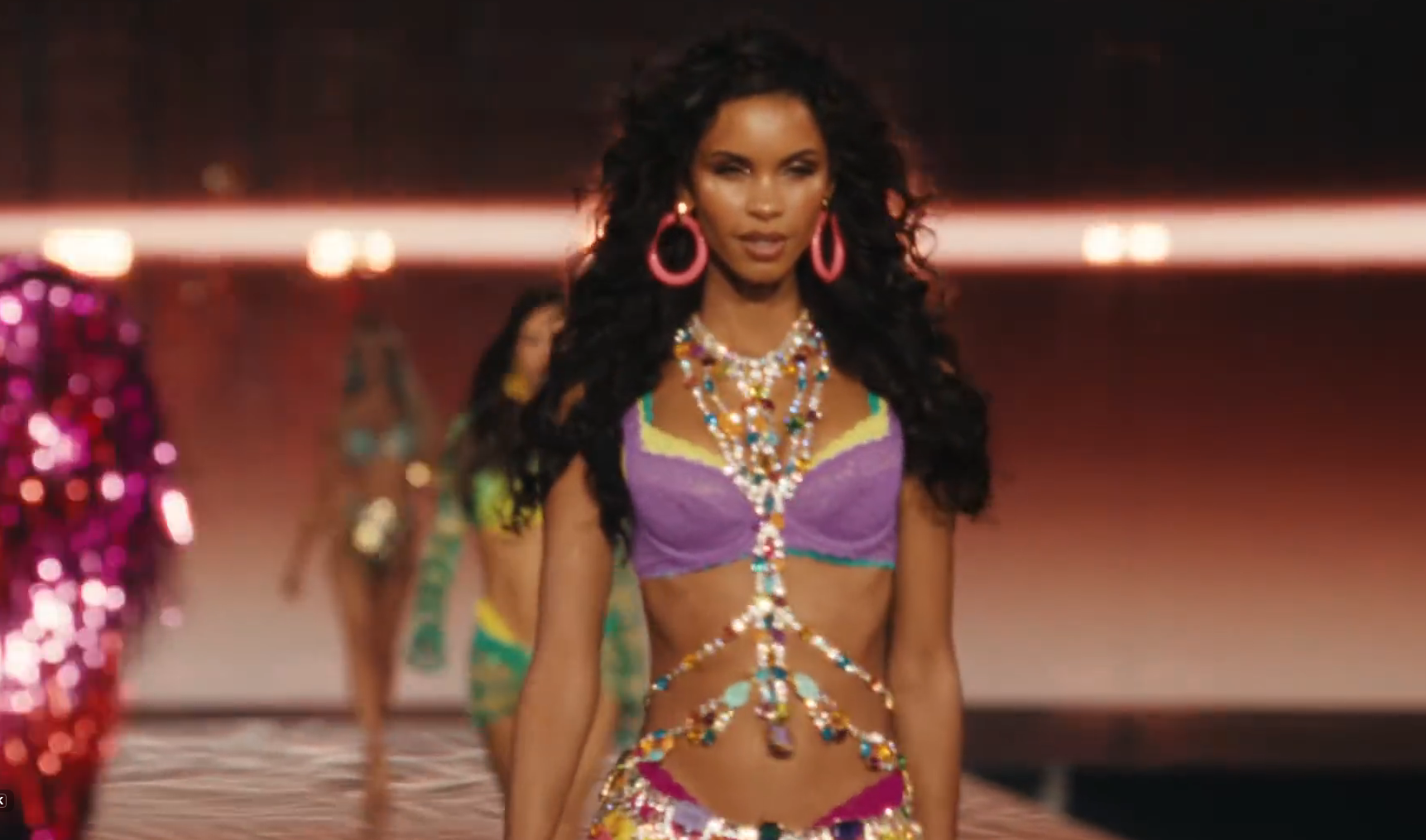 Daiane Sodré no Victoria's Secret Fashion Show 2026 • Reprodução/YouTube
