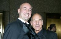 Filho de Patrick Stewart publica registro especial com o pai; veja